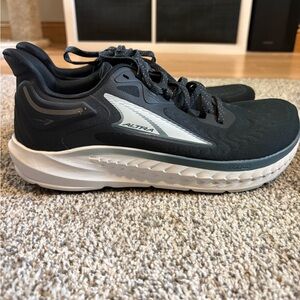 Brand New Altra Women’s Size 8.5 Black and White Running Shoes